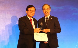 第26屆智慧運輸世界大會(ITS World Congress 2019)今(23)日在新加坡舉行頒獎典禮,工研院以iRoadSafe車聯網技術串聯產業合作的優秀成就,勇奪「亞太區產業成就獎(Industry Award)」