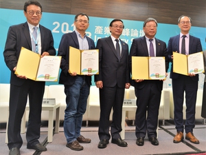 今年TPCA Show首日,由Prismark合夥人姜旭高、纬颖科技资深??总经理张顺来、TPCA理事长李长明、臻鼎科技-KY董事长沈厌芳、安侯企业管理执行??总刘彦伯,进行PCB产业高峰会