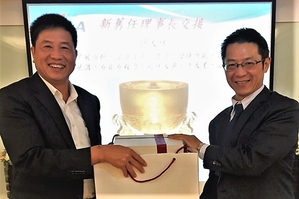 TTLA於今(31)日上午召开第十届第一次会员大会暨理监事联席会议,最终由群创光电董事长洪进扬(右)高票当选为第十届理事长