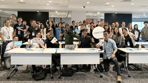 科技部产学司司长邱求慧(中),与会业师Peter Yu(前左二)、Amrit Dhir(前左三)、Sheel M…