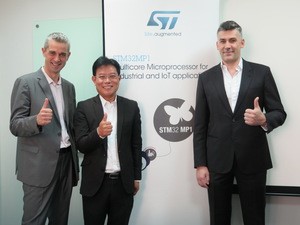 意法半导体微控制器部门STM32微处理器产品行销经理Sylvain RAYNAUD(左),资深产品经理杨正廉(中),亚太区技术行销经理孟杰(右)(摄影/王岫晨)