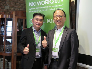 Juniper Networks 台灣區總經理林蒲英(右)說,導入AI的目的就是讓WIFI可以更簡單容易使用。