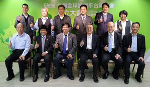 台灣全球無線平台策進會(GloRa)18日於台北正式成立,由交通大學終身講座教授暨華邦講座教授林一平任理事長、宏碁集團創辦人施振榮擔任榮譽理事長。