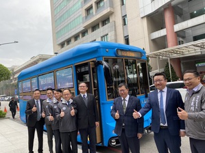 桃園市政府與工業技術研究院以及力歐新能源公司簽署「自動駕駛電動巴士之開放場域實驗運行」合作意願書,與會貴賓合影