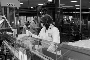 法国Clarins集团已宣布旗下3处工厂,将大规模投入生产乾洗手以捐赠医疗单位
