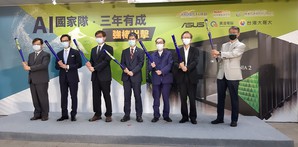 由政府與產業組成的AI國家隊再度合體出擊,共同宣示未來將在技術深化及產業服務方面持續合作。(攝影 / 陳復霞)