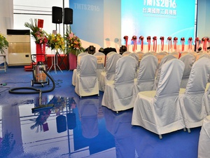目前已举办过多届TMTS的大台中国际会展中心因为近高铁乌日站,固然有地利之便,却苦於场地规模太小,必须搭建帐棚成临时场馆,甚至曾发生漏雨事件。