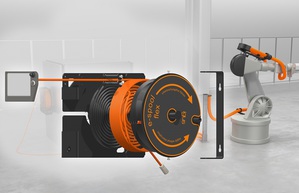 借助模組化的e-spool flex系統,可以輕鬆安全地將電纜收起,並使用在例如在機器人操作面板中。(source:igus GmbH)