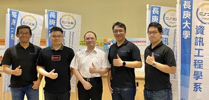 长庚大学资工系系主任陈仁晖(中)与丽台科技协理陈树威(左一)等人合影。(source:丽台)