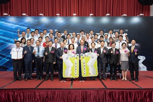 上銀科技向下紮根技職教育,捐贈給加入聯盟的高工職各1具工業機器人,共有37間學校接受捐贈