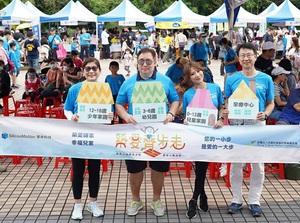 愛心大使李佩甄、慧榮科技茍嘉章總經理及忠義基金會高敏足執行長攜手起步,幫助社福團體擴大服務新創家園。