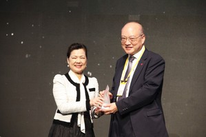 凌?電腦以三項自行研發產品獲2021年台灣精品獎,智慧型服務機器人Ayuda一舉更獲得銀質獎肯定。