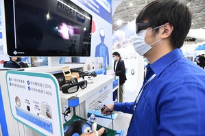 工研院发表全球首创「单镜头3D内视镜取像模组」可减少脑神经外科40%手术失误率、缩短25%手术时间,成功解决现行颅内手术的痛点。