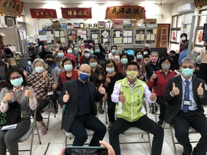 左起经发局吴隹慧专员、纬创资通郭志峰处长、许智杰立委 大同医院黄炫迪??院长