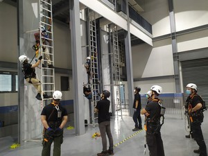 海洋科技產業人才培訓第一梯次新尖兵學員實訓畫面(GWO基本安全培訓-WAH高空作業)