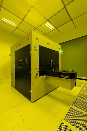 EVG 770 NT步進重複奈米壓印微影系統為擴增實境波導管、晶圓級光學技術與先進生物醫學晶片,促成微型與奈米結構的大面積母模加工。