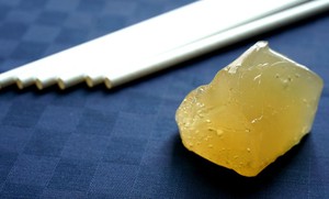 工研院與德淵企業共同開發環保熱熔膠材;該產品具有高環保、高安全、易加工及產品使用週期結束後可被微生物分解特性。
