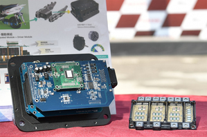 工研院研發整合型功率模組(右)與電動機車馬達驅動器(左),提供國內150cc以下電動機車驅控次系統公版解決方案。