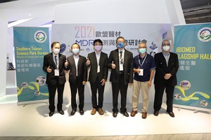 科技部南科園區王永和科長(左三)與金屬中心執行長林秋豐(右三)在「認證檢測醫材服務e把罩」MDR啟航儀式,與會講師及貴賓合影。