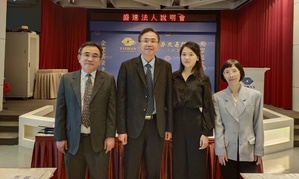 盛达集团今召开法人说明会,宣告生能源产品线营收大幅成长。由左至右依序为:盛达总经理陈弘政、董事长陈忠廷、协理陈均宜、财会主管苏英慧。盛达集团/提供