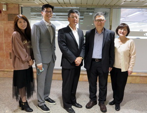 笙泉科技經營團隊。圖中為笙泉科技董事長溫國良。