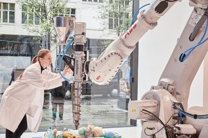 未来零售透过机器人整合3D 列印技术的展示,在伦敦牛津街最具代表性的百货公司之一 Selfridges展示。