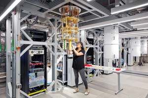 IBM最新发布的量子路线图,由智慧软体管理编排、全新模组化与网路化的量子处理器整合运算能力,在目前的硬体环境下充分展现量子优势。(source:IBM Taiwan)