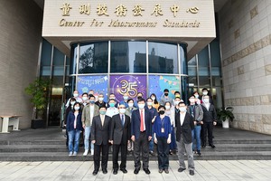 工研院日前舉辦「量測35週年慶」,圖中第一排從左起:量測技術發展中心副執行長陳炤彰、量測中心執行長林增耀、工研院副院長彭裕民、量測中心副執行長藍玉屏、量測中心業務長吳登竣。