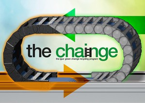 一切均由單一管道提供:作為 chainge 計畫的一部分,igus 既負責新拖鏈的裝配,也負責廢棄拖鏈的回收處理。(source:igus GmbH)