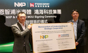 NXP台湾区业务??总经理臧益群(左),鸿海产品长萧才佑