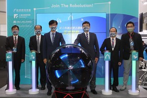 图左起为工研院智机中心执行长陈来胜、金属中心??执行长王俊杰、经济部技术处处长邱求慧、工研院机械所所长饶达仁、精机中心总经理赖永祥、资策会软体技术研究院院长洪毓祥合影。