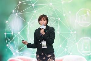 圖1:施耐德電機獨家公開其永續發展歷程與成功關鍵,為台灣半導體產業樹立綠能轉型標竿。(圖為施耐德電機亞太區永續發展事業部副總經理吳怡鳳)
