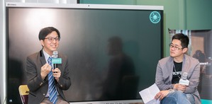 台大资管系李家岩教授(左)及Profet AI业务总监余常任(右)进行AMA 交流,强调企业决策者 AI 应对在於去识别化确保资料安全、导入前以流程视角进行盘点。