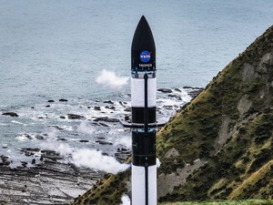 Rocket Lab 的Electron火箭在紐西蘭 Launch Complex 1 發射台上,此為 NASA 部署 TROPICS 風暴監測星座的兩次專用 Electron發射中第一次。(source:Rocket Lab)