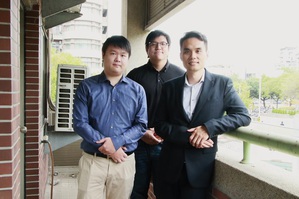 右起,游济华助理教授、研究助理郭张??、博士候选人曾柏谚