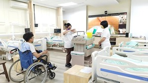 敏盛醫療集團與大仁科技大學結合智慧病房的數位新工具與豐富的醫療產業資源,攜手推動創新護理教學模式。