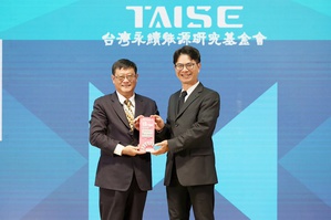 友通资讯的「幸福巴士翻转偏乡距离」专案,在SDG 11「永续城市」构面获得金奖,并由友通总经理苏家弘亲自出席领奖。