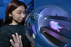 工研院携手??创科技打造「深海鱼」透明显示器,已正式导入桃园都会型水生公园Xpark,让游客体验互动的奇幻水世界。