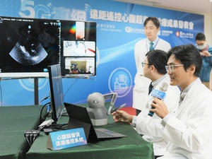 5G专网远距遥控心腹超音波诊疗服务落地偏乡,医师可远端连线操作心脏、肝脏超音波检查,即时为民众诊疗。