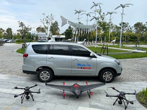 中低軌衛星接收器(車輛左上方白色圓柱體)可結合金屬中心無人飛行載具應用
