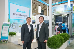 台达能源基础设施暨工业解决方案事业群总经理张建中(左)及DeltaGrid资深经理赖宏仁分享台达DeltaGrid低碳解决方案。