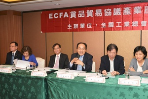 由於ECFA及其早期收获清单已与世贸组织(WTO)认定为过渡性安排不合,未来只要两岸任一方通知WTO就会失效,也让ECFA早收清单常被讥为「起了大早,却赶不上晚集」。