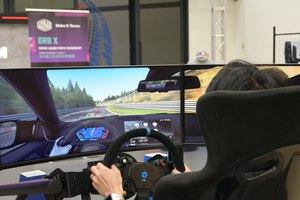電競賽車挑戰賽以BMW M2 (G87)為挑戰車型,搭配Dyn X賽車模擬器,還原紐柏林傳奇賽道極度逼真的極速體驗。