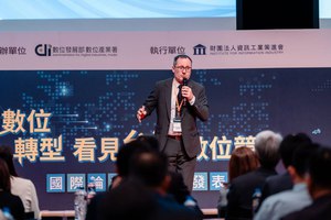 Software AG技術長Dr. Christoph F. Strnadl應邀來台分享歐洲雲和資料基礎架構專案(Gaia-X)的建置經驗,並指出以生態系統驅動盈利模式的企業盈利率甚至可高於同業20%。