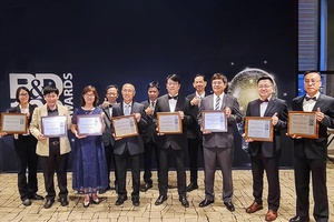 工研院勇夺8项「R&D 100 Awards全球百大科技研发奖」,获奖同仁於美西时间16日亲赴现场领奖。