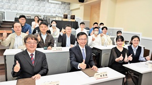 台灣瀧澤科技日前宣布,向中興大學機械工程學系捐贈7套量身訂做市價超過千萬的「預兆診斷教學研究設備」,共同引領綠色製造產學復興!