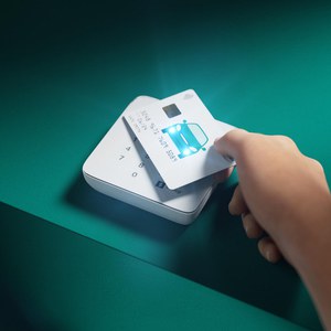 英飛凌推出SECORA Pay支付安全解決方案充分考慮到發展趨勢,可支援在卡片中嵌入LED。