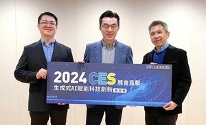 由工研院產科國際所組長趙祖佑(中)、電子組零組件研究部經理董鍾明(右)與半導體研究部產業分析師王宣智(左)直擊2024 CES年度展會,帶回現場情報及卓見。