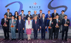 经济部日前办理第27届国家品质奖颁奖典礼,由行政院长陈建仁亲授奖予14名得主。