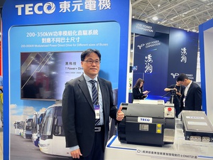 東元電機機電系統暨自動化事業群總經理高飛鳶,說明電動巴士用直驅系統